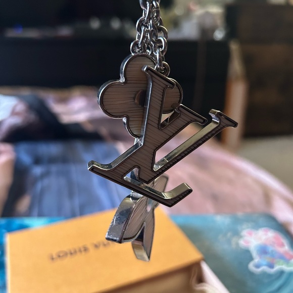 Excellent condition LV Epi bag charm - Picture 6 of 6